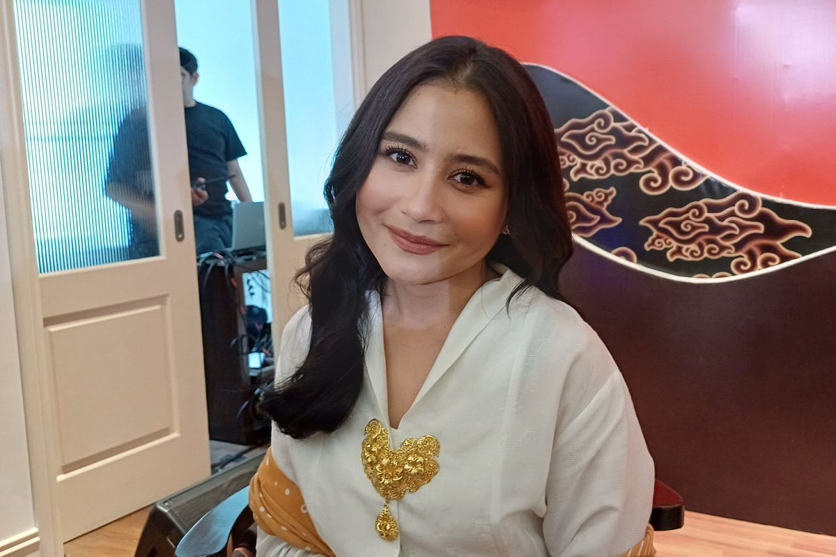 “Prilly Latuconsina: Dari Artis Sinetron ke Produser dan Ikon Perempuan Muda Inspiratif”