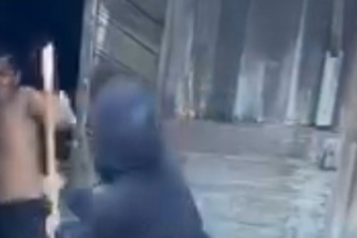 Wanita Pemilik Warnet di Medan Viral Setelah Pukul Pelaku Pencurian dengan Bambu