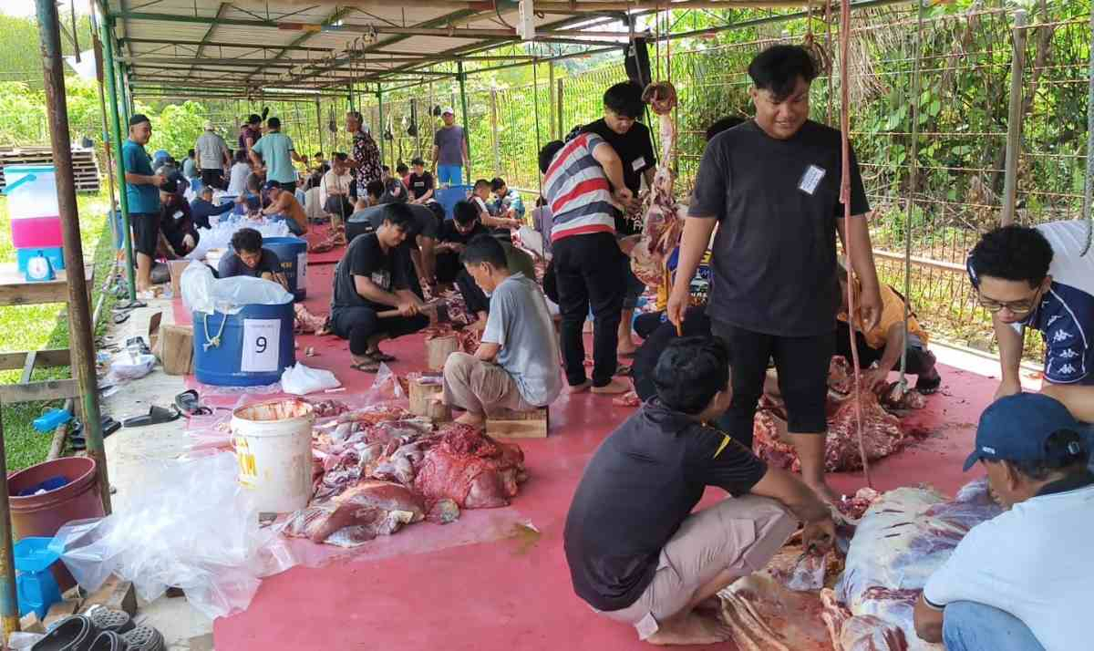 Semangat Gotong Royong dan Kebersamaan Terlihat Kuat dalam Perayaan Iduladha di Riau Kompleks